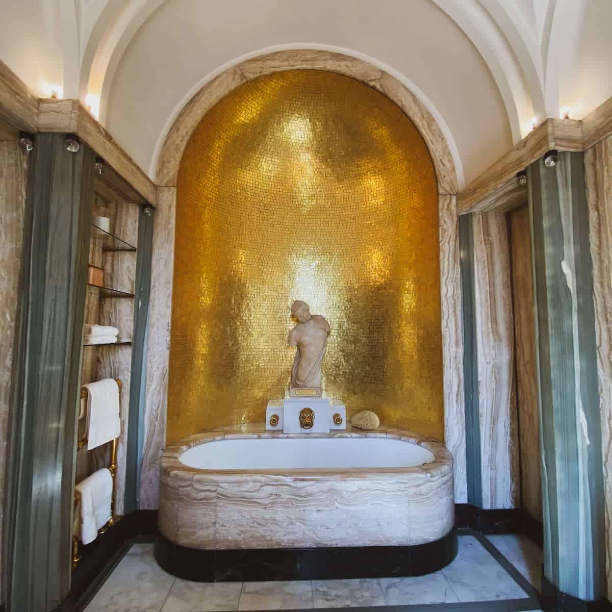 Art Deco bathroom 