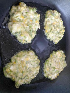 fry the courgette fritters