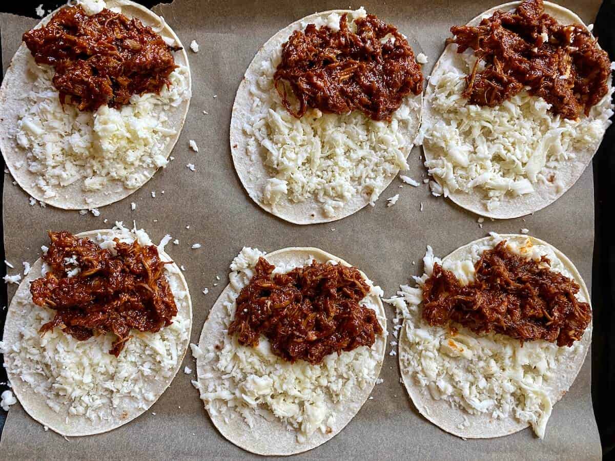lay the shredded chicken on the taco shells