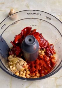 smoked paprika hummus with roasted red peppers blended with chickpeas