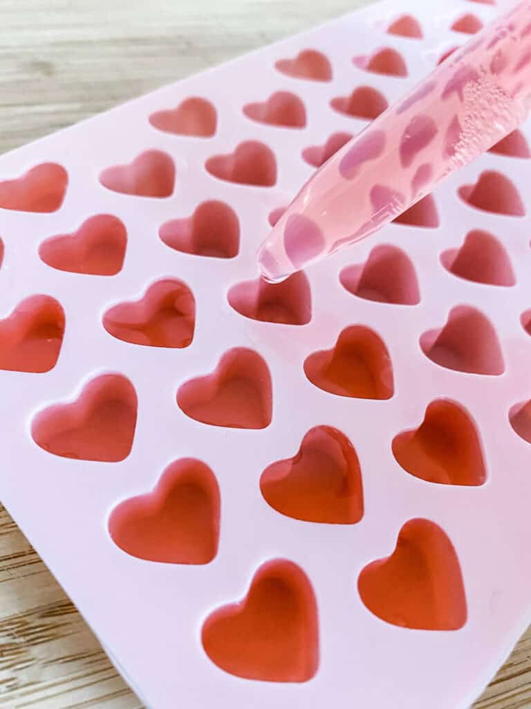 use a pipette and jelly mould to make these sweets