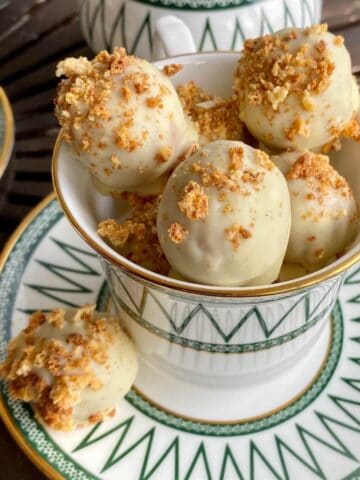 White chocolate cheesecake balls in a coffee cup.