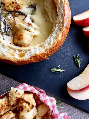 baked camembert with honey