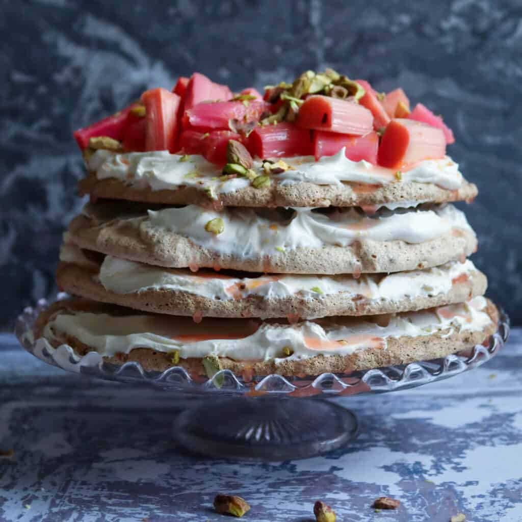 A-Rhubarb-pistachio-pavlova-on-a-cake-stand.